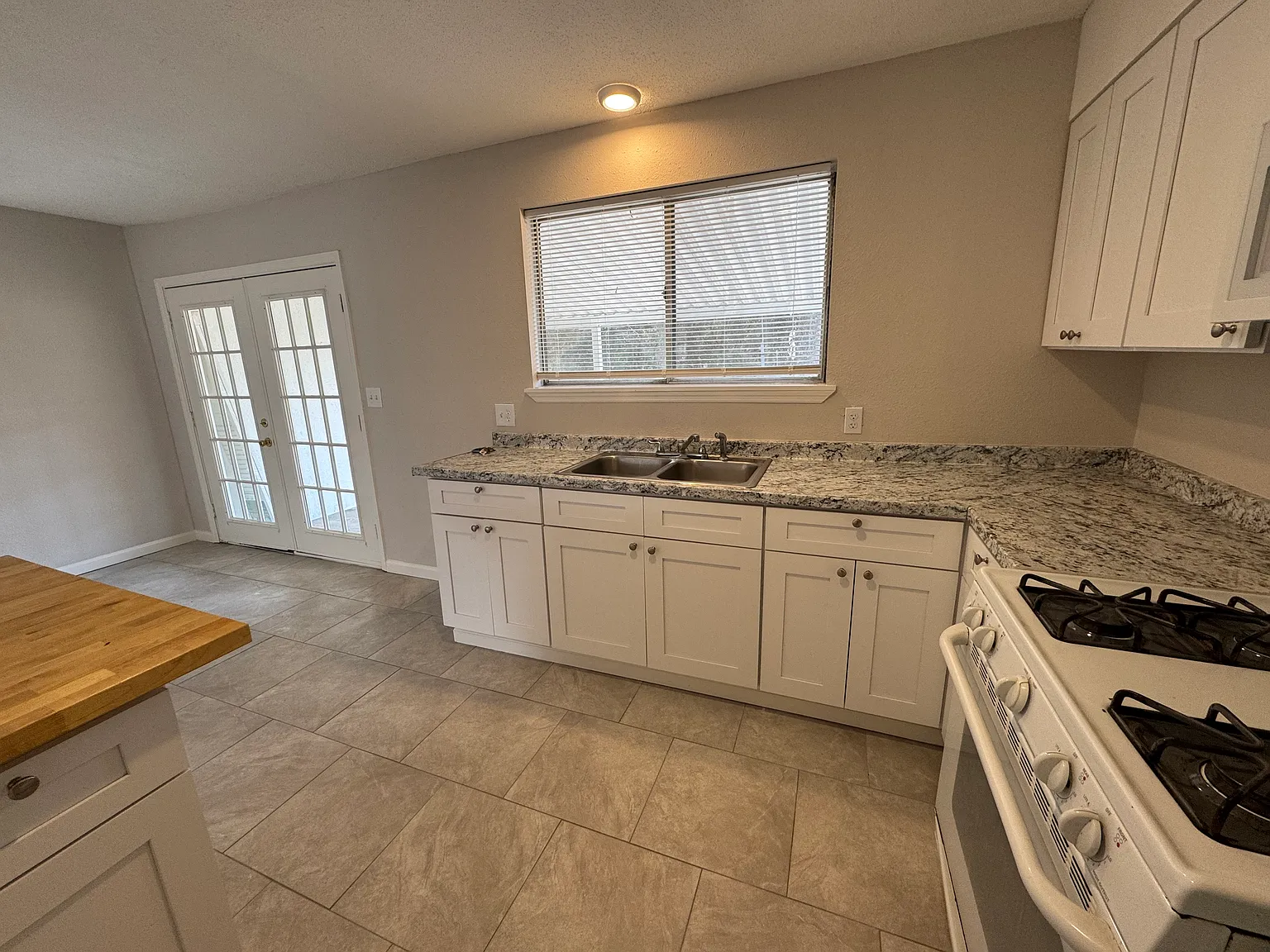 3 bed, 1.5 bath, 800 sqft, $1,250 — Photo 3