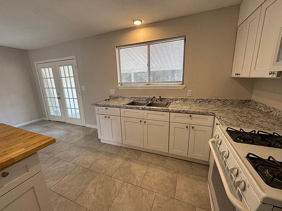 3rd image of 256 SE Lomond Ave APT 103