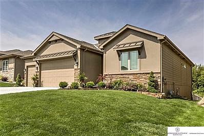 1st image of 818 S 184th St
