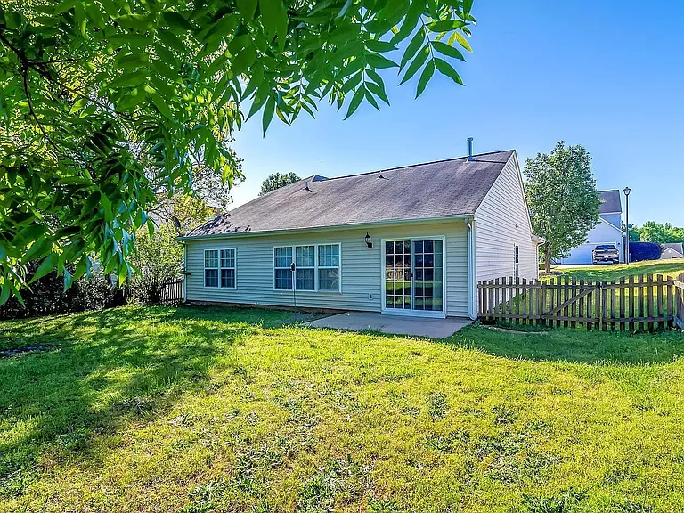 784 Waterbrook Ln — Photo 2