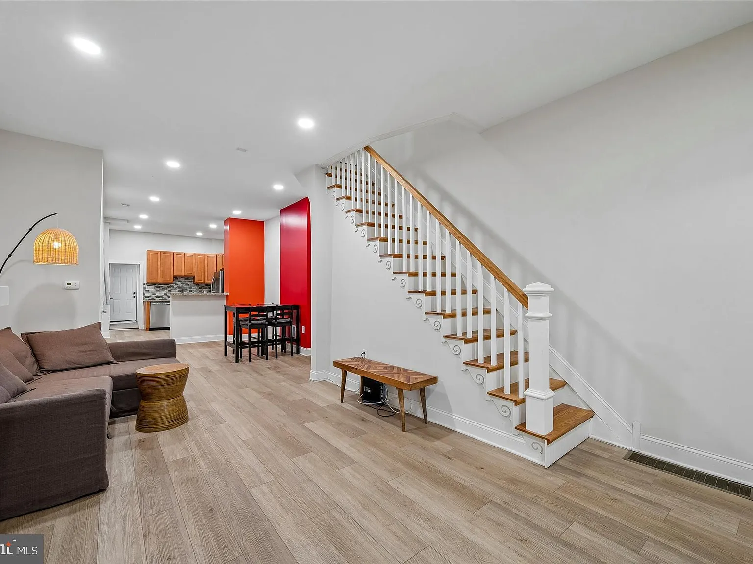 3 bed, 1.5 bath, 1594 sqft, $1,850 — Photo 2