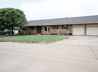 309 E Colorado St, Hennessey, OK 73742