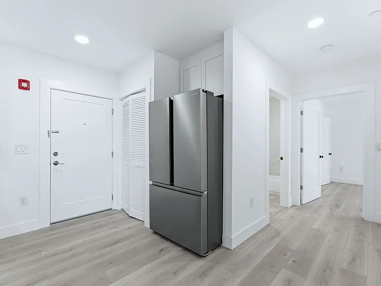 Shepherds Lane Commons — Photo 17