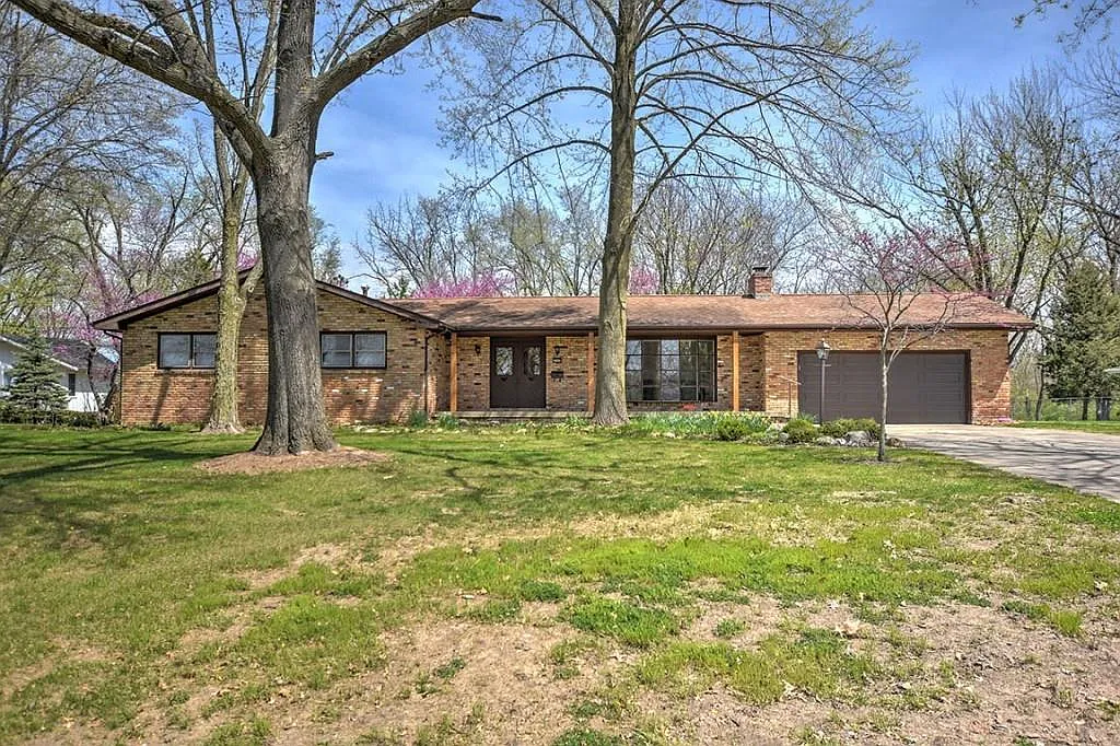 3058 Lake Bluff Dr photo 1