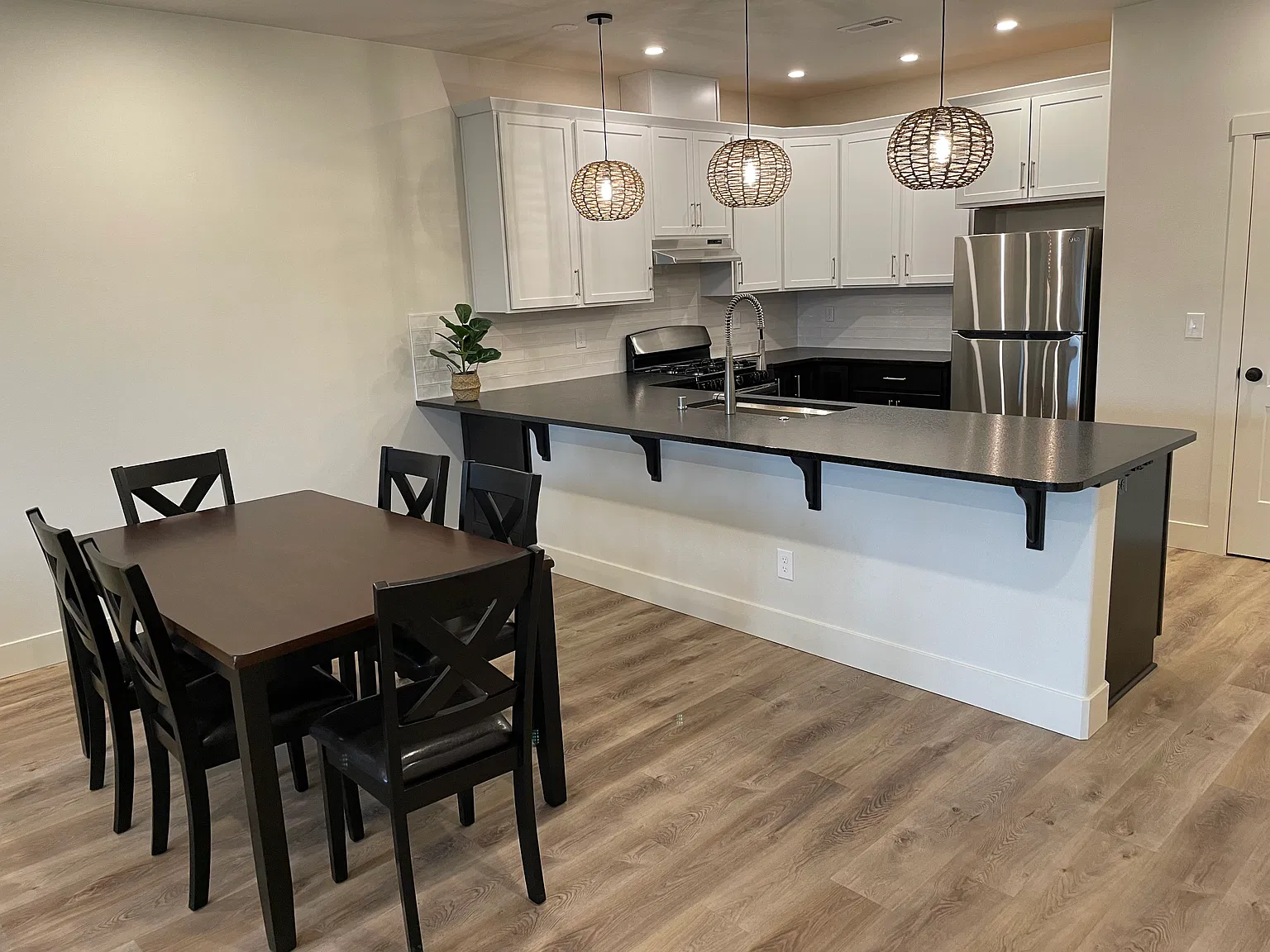 3 bed, 1625 sqft, $2,400 — Photo 3