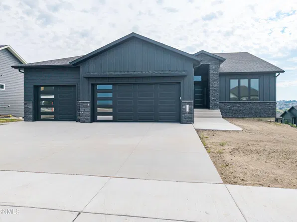 4315 Elk Ridge Dr, Bismarck, ND 58503