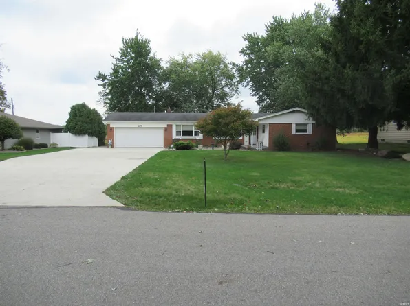215 Worth Rd, Auburn, IN 46706