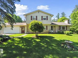 1720 Lakewood Cir, Lapeer, MI 48446