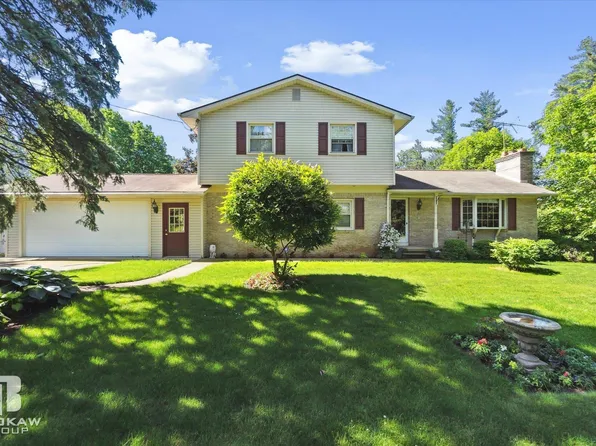 1720 Lakewood Cir, Lapeer, MI 48446
