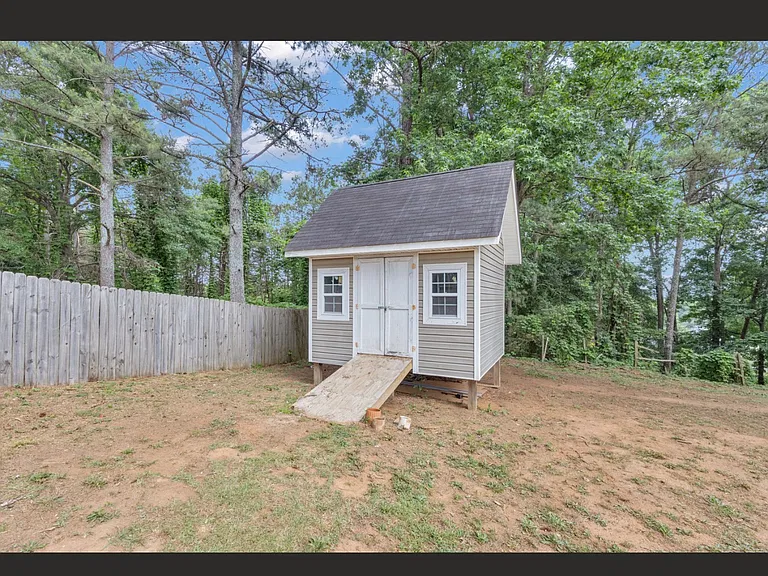 61 Brenda Ct — Photo 41