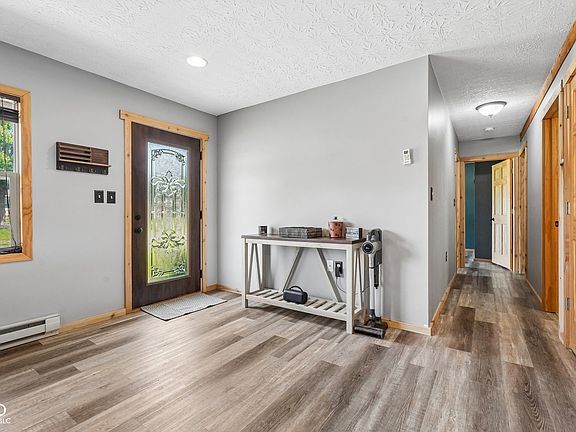 5th image of 343 Northfield Dr