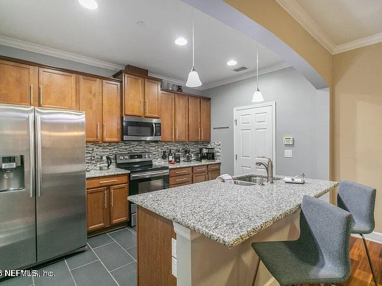 6217 Eclipse Cir — Photo 23