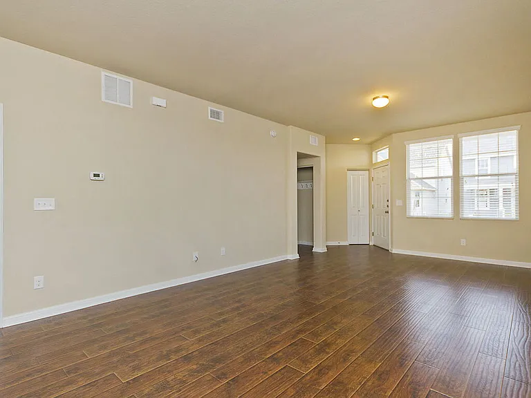 335 Rachel St — Photo 11