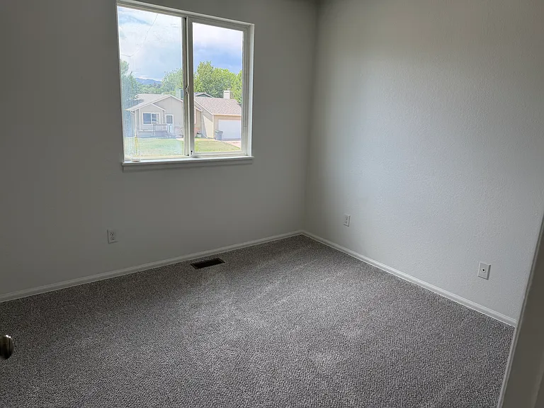 2185 Heathercrest Dr — Photo 15