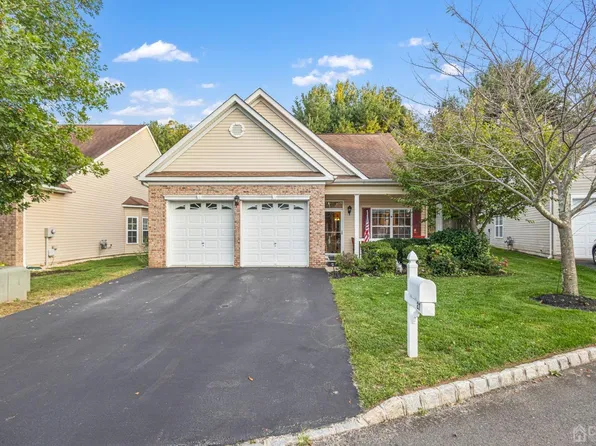 27 George W Helme Dr, Helmetta, NJ 08828