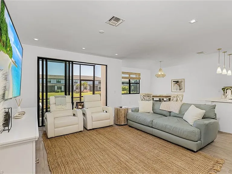 7596 Morgan Way — Photo 4