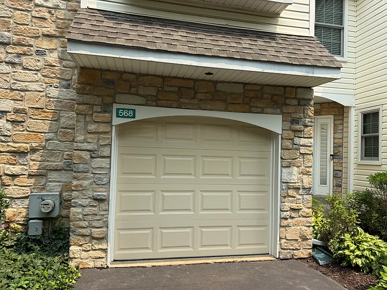 568 Aspen Woods Dr — Photo 5