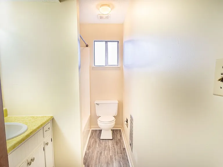 410 Church Ave NE — Photo 15