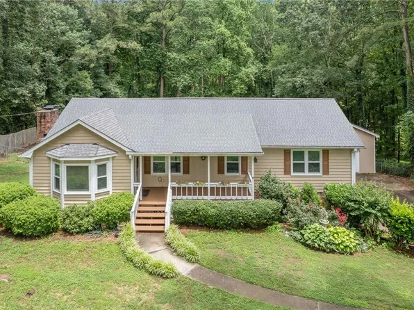 1904 Britt Dr, Snellville, GA 30078