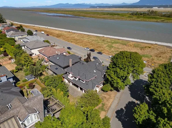 3340 River Rd, Richmond, BC V7C 5N2