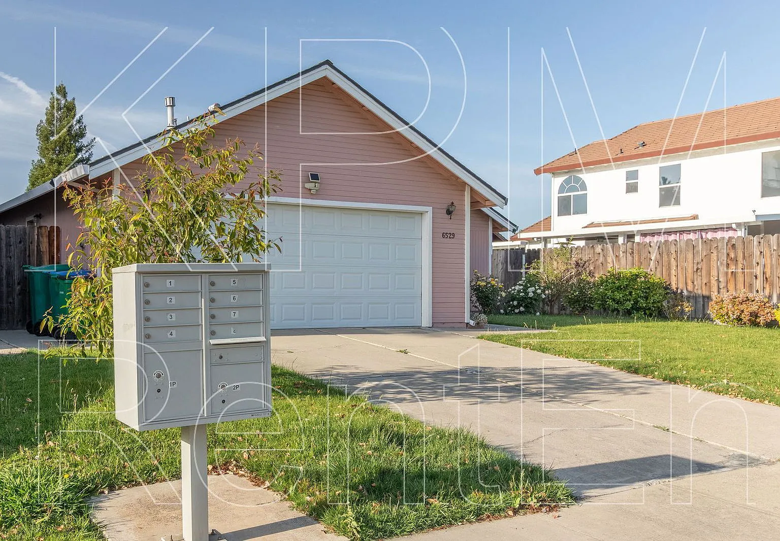 3 bed, 2.0 bath, 1370 sqft, $2,400 — Photo 3