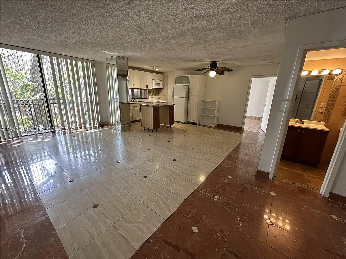 Building Photo - 17021 N Bay Rd #116