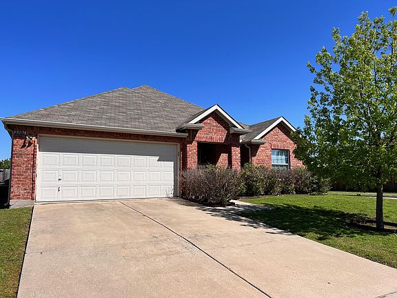 2nd image of 2701 Elderberry Ln