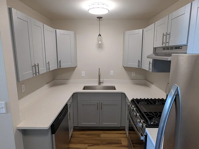 645 Easton Pkwy — Photo 1