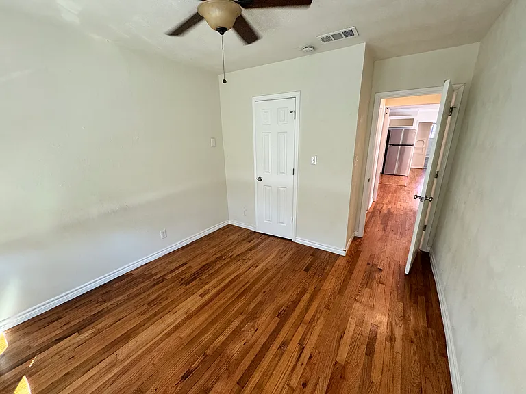 3727 Meredith Ave — Photo 7