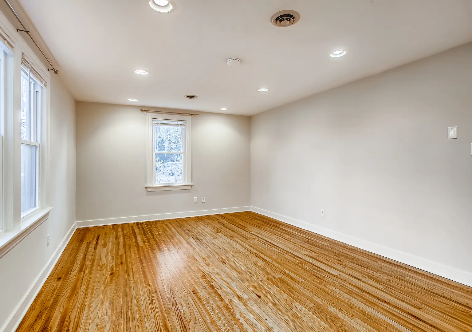 2 bed, 1.0 bath, 1000 sqft, $1,900 — Photo 4