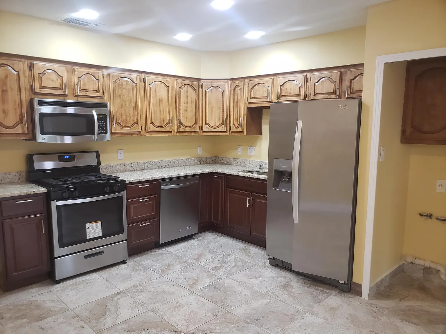246 Hillwood Dr — Photo 1
