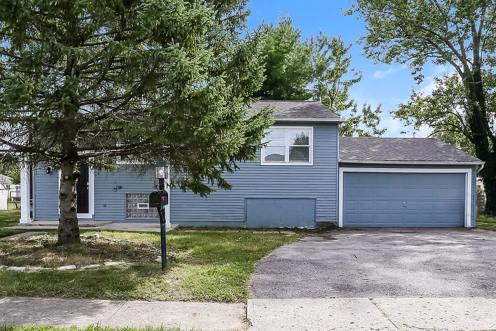 3 bed, 1.5 bath, 1658 sqft, $1,880 — Photo 1