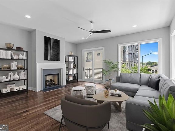 3rd image of 667 Vidalia Ln