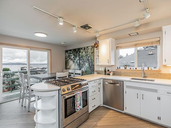 Upper kitchen & dining area