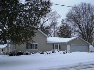 21 East St, Montello, WI 53949