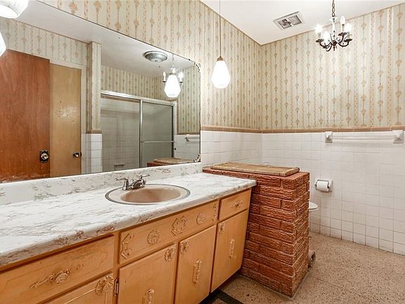 2nd image of 3877 Wall Blvd