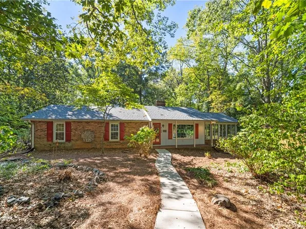 6700 Skylark Rd, Pfafftown, NC 27040