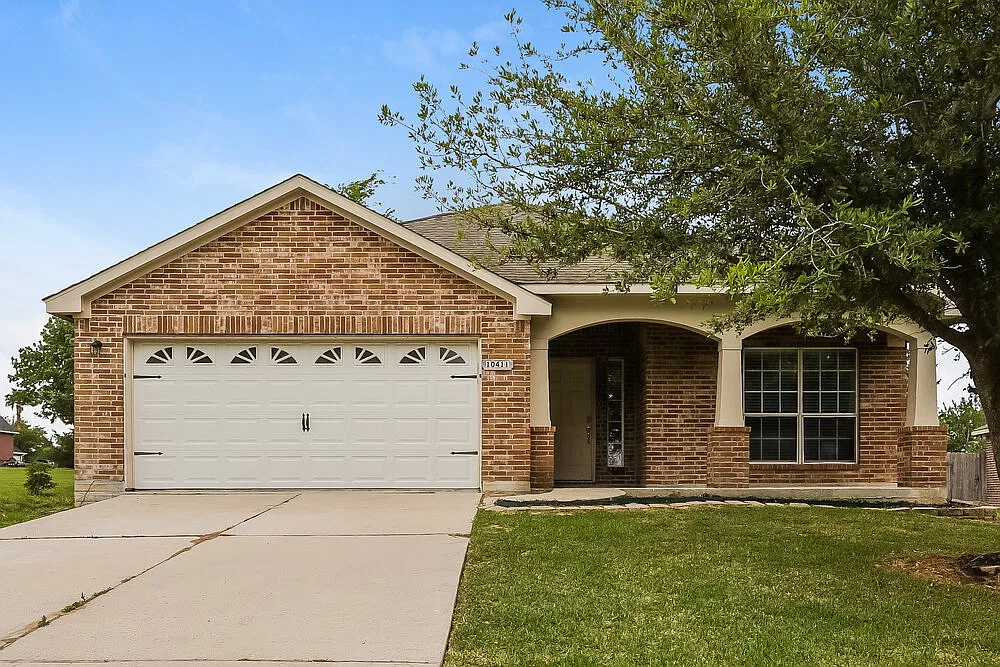 4 bed, 2.0 bath, 1843 sqft, $1,895 — Photo 1