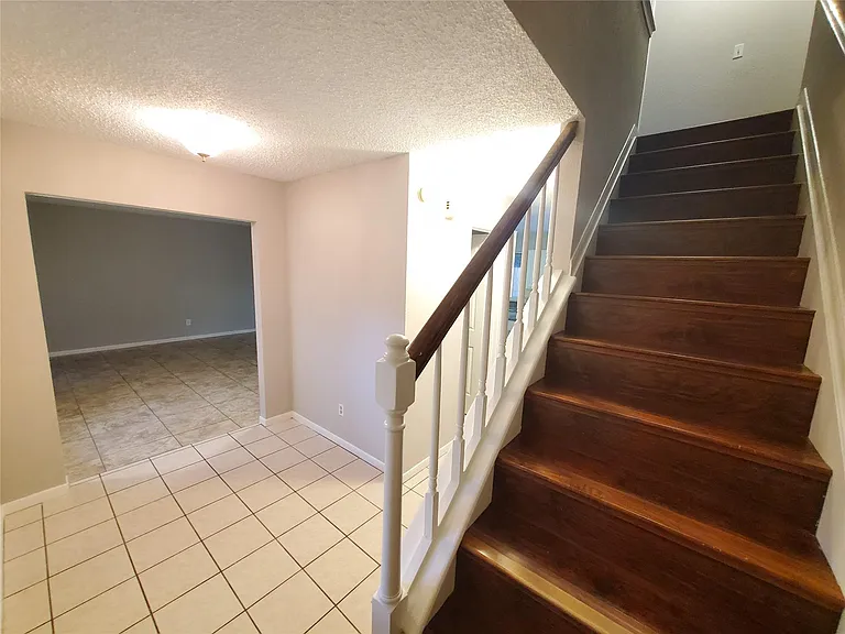 3323 Green Fields Dr — Photo 9