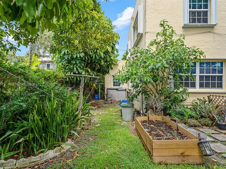 46 Montilla Ave #46 — Photo 31