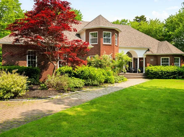 14 Club House Ln, Hammonds Plains, NS B4B 1T4