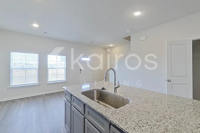 2097 Banyon Cir — Photo 9