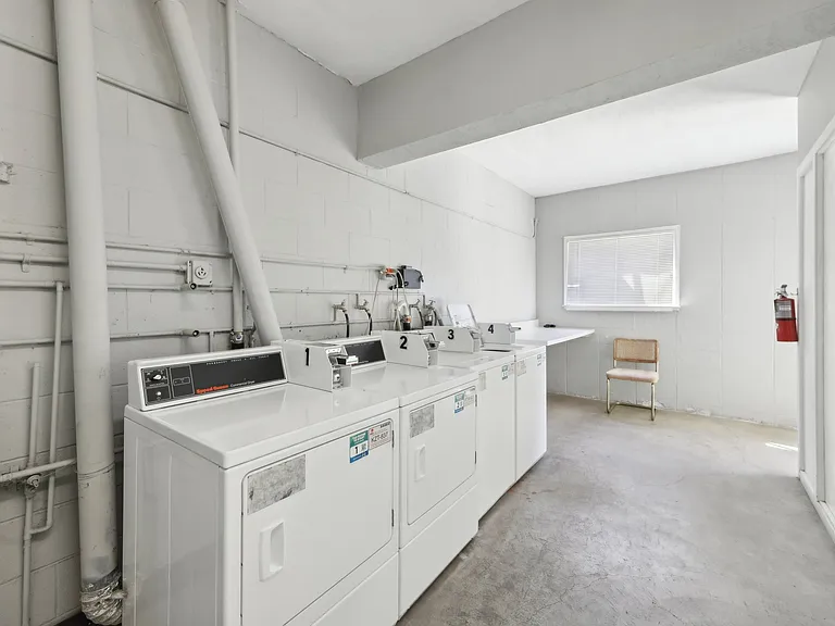 1406 Henry Street — Photo 32