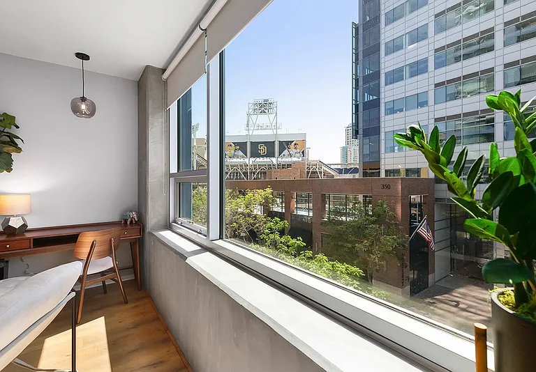 321 10th Ave #404 — Photo 9