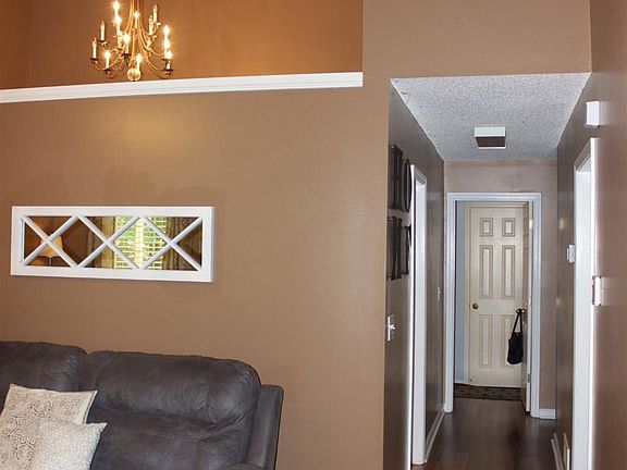 4th image of 395 River Point Dr
