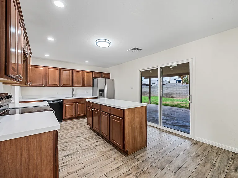 5924 W Seldon Ln — Photo 12