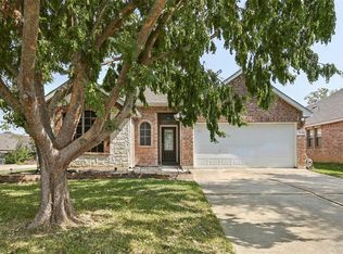 5840 Crestview Dr, Grand Prairie, TX 75052