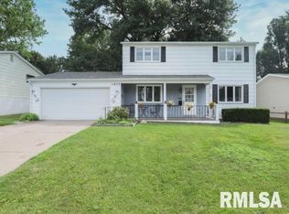 1822 Sussex Ct, Bettendorf, IA