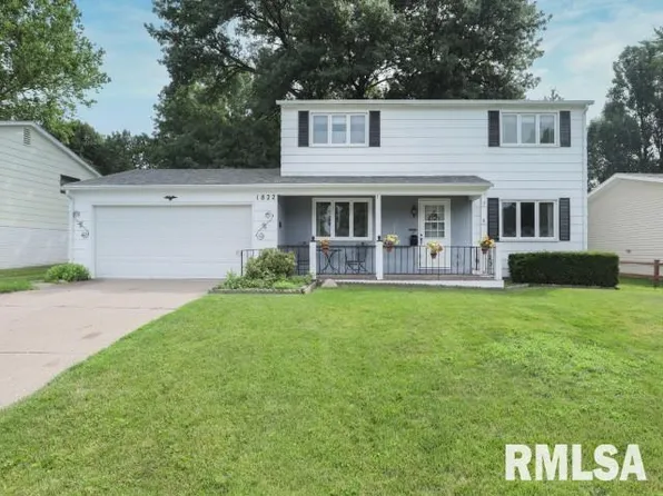 1822 Sussex Ct, Bettendorf, IA 52722
