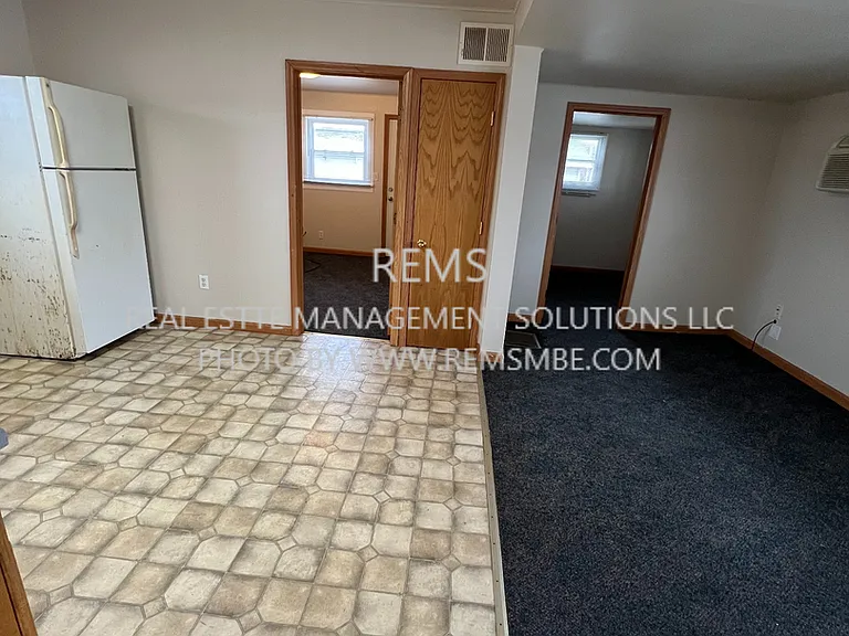 151 W Adams St #1 — Photo 1
